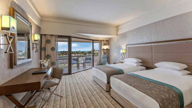 Corner Suite Swim-up Sea View